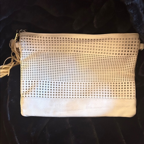 Kelly & Katie Beige and White Woven Clutch - Picture 1 of 3